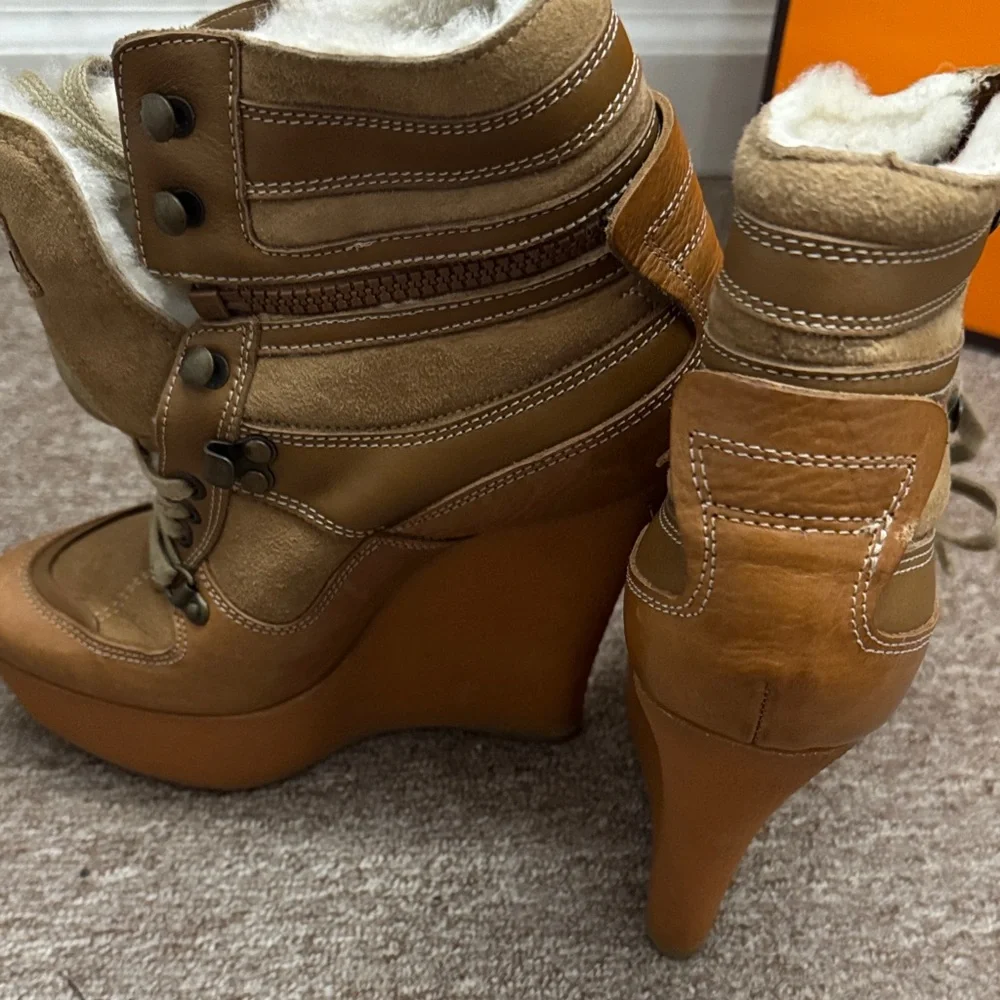 Burberry stylish tan